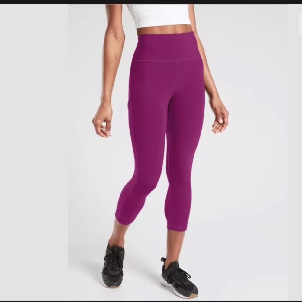 Athleta Ultimate Stash Pocket Capri yoga Pants SZ S